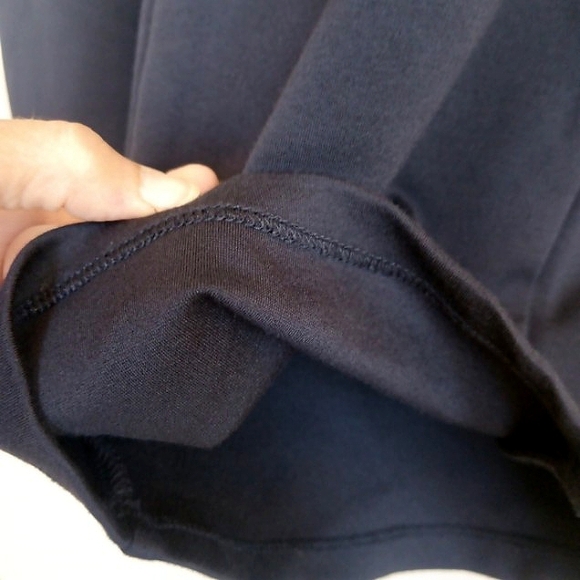 🎁 T TAHARI Gorgeous Navy Blue Jumpsuit  Pleats at V-Neckline w/ Hidden Back Zip - Picture 8 of 11